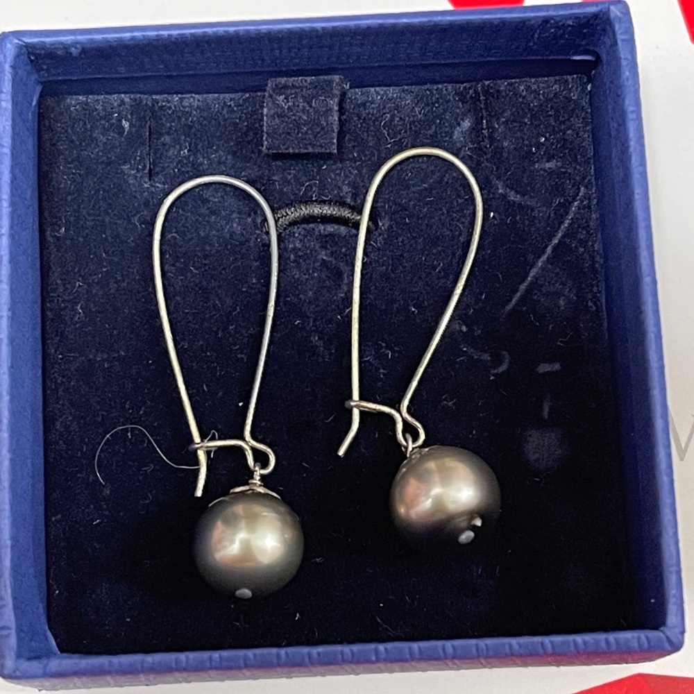 Handmade fresh water black pearl earrings
